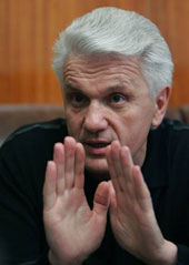 Литвин: у Януковича залишився останній патрон