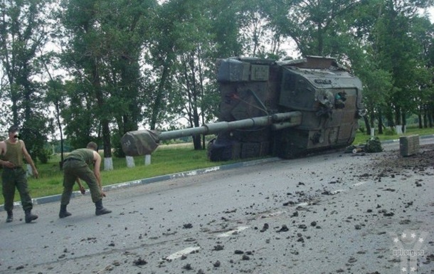 У Росії перекинулася самохідна артилерійська установка, що прямувала до українського кордону. Фотофакт