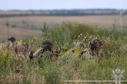 Росія продовжує стягувати війська до державного кордону України