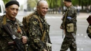 Українські військові ставлять терористам ультиматум. Мирні жителі виходять проти бойовиків