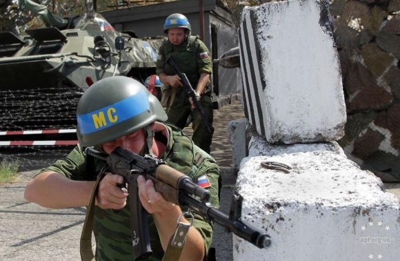 На кордоні з Чернігівщиною Росія зосередила 34 одиниці військової бронетехніки з миротворчою символікою