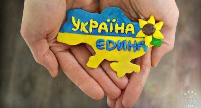 Навчальний рік у школах почнуть з уроку «Україна - єдина країна»