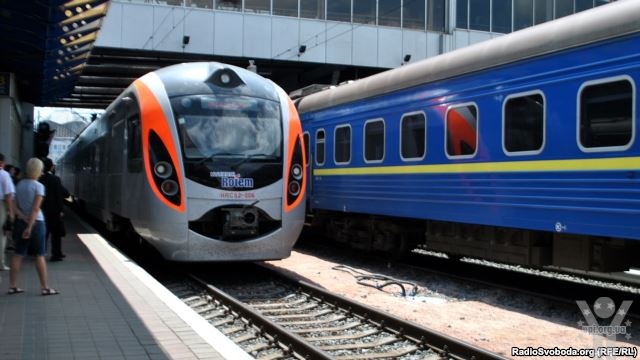 «Укрзалізниця» підвищила тарифи на проїзд у пасажирських потягах на 10%