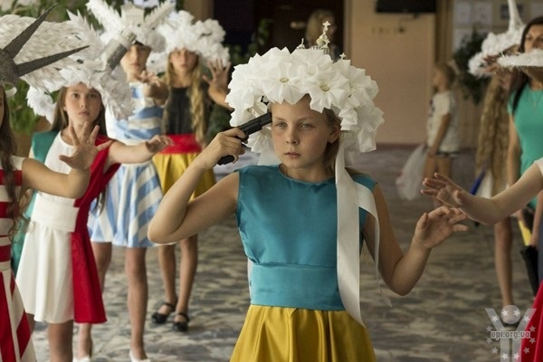 Російський показ дитячих мод перетворили на антиукраїнську пропаганду (ВІДЕО, ФОТО)