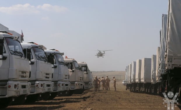 Більше 20 російських БТР у районі, де зупинився гуманітарний конвой РФ, рухаються в напрямку кордону з Україною