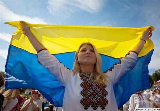 Чернігівців закликають прикрасити свої домівки українськими прапорами