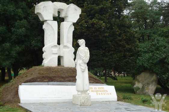 У Чернігові відремонтована скульптурна композиція «Борцям за волю і незалежність України»