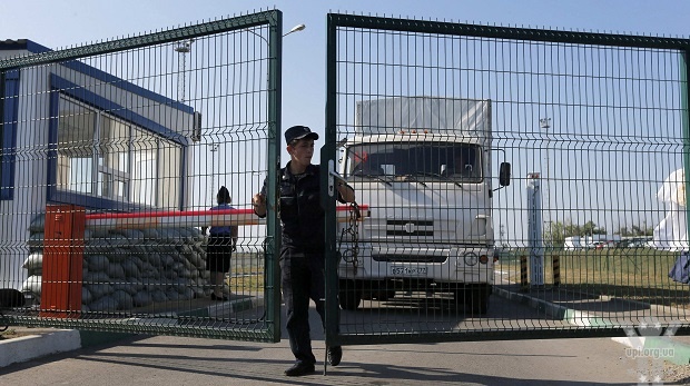 З України виїхали 184 російські вантажівки, але українським прикордонникам не дозволяють їх оглянути