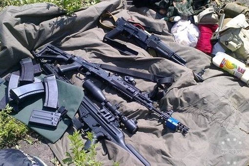На Київщині знайшли схованки зі зброєю