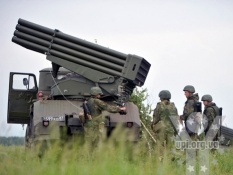 Терористи з артилерії обстрілюють російські війська