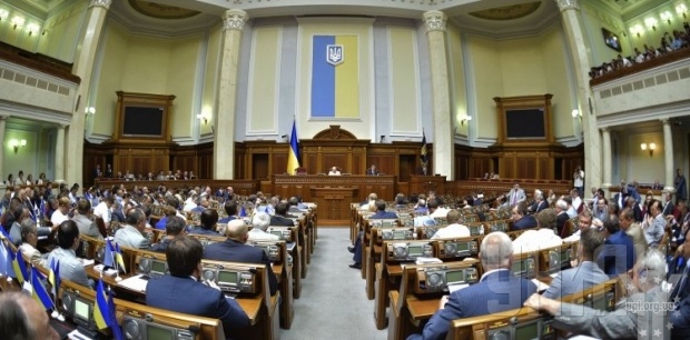 До українського парламенту проходять 5 політичних сил - опитування