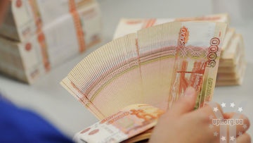 Российская валюта обесценивается и каждый день устанавливает новые антирекорды
