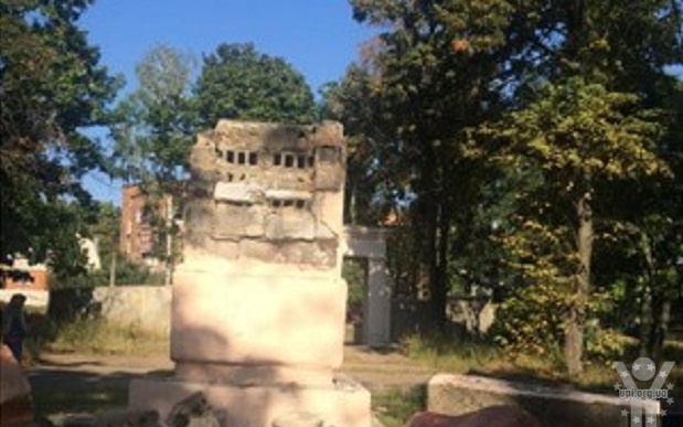 У Харкові знову зруйнували постамент пам'ятника Леніну. Фотофакт