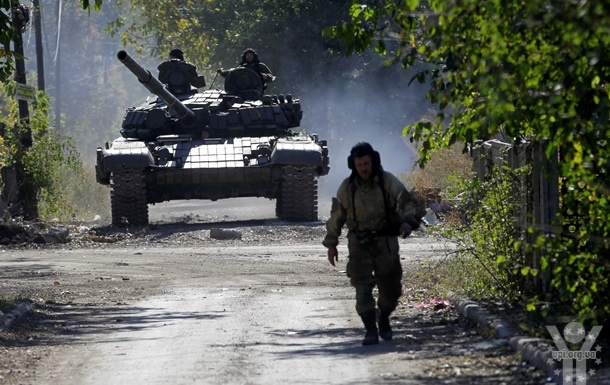 У Донецьку та Макіївці ОБСЄ констатує колони важкого озброєння і танків