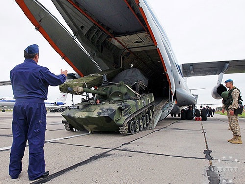 Росія на кордоні з Донеччиною накопичує літаки