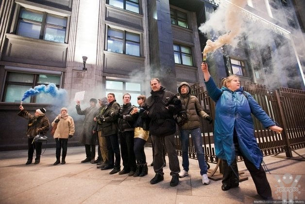 У Москві біля Держдуми активісти влаштували акцію на підтримку Надії Савченко. Фотофакт