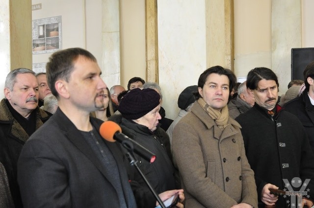 Тисячі киян прийшли попрощатися із відомим українським дисидентом Євгеном Сверстюком