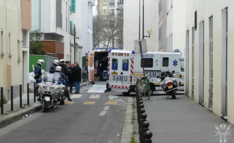 Президент Франції назвав терактом напад на співробітників журналу Charlie Hebdo, загинуло 11 людей