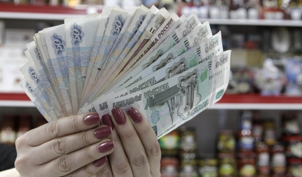 Російський рубль знову падає: 66,14 руб. за долар