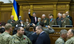 Ми переможемо, як і наші діди 70 років тому, бо захищаємо рідну землю – Президент України