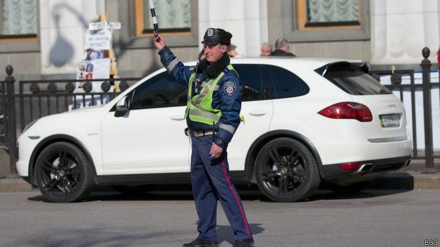 Законопроект пропонує знімати з водіїв штрафні бали, перш ніж карати їх гривнею