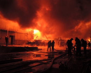 Російські терористи обстріляли Донецьк, у місті виникла пожежа. Фото