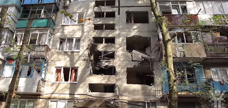 На Донбасі зруйновано понад 5 тисяч житлових будинків. Що робити бездомним переселенцям? (ВІДЕО)