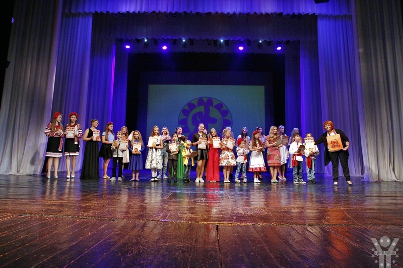 У Чернігові відбувся ювілейний V Міжнародний фестиваль-конкурс дитячої та юнацької творчості «Яскрава країна»