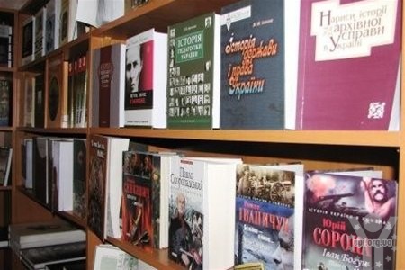 У Феодосії відкрили українську бібліотеку