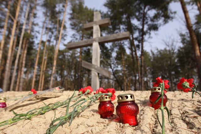 Влада і громадськість відзначили 74-ті роковини Корюківської трагедії