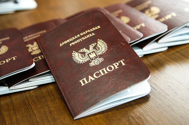 Путін визнав паспорти мешканців самопроголошених 