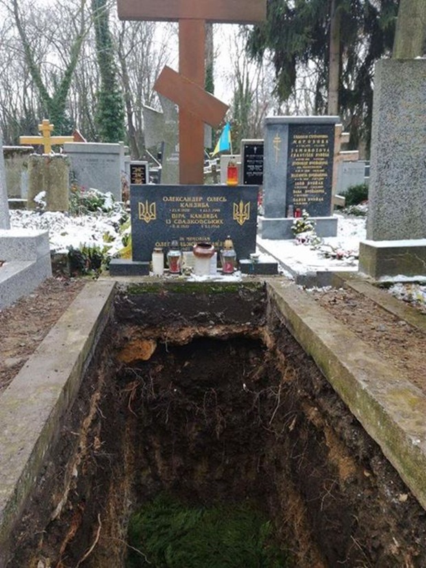 Чехія дозволила передати останки поета Олександра Олеся Україні