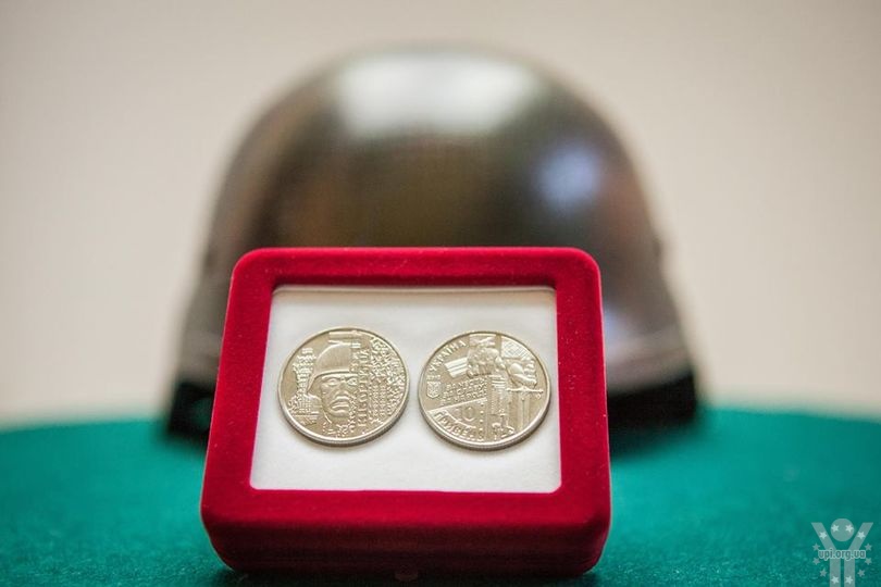 НБУ та Генштаб презентували монету присвячену українським «кіборгам»