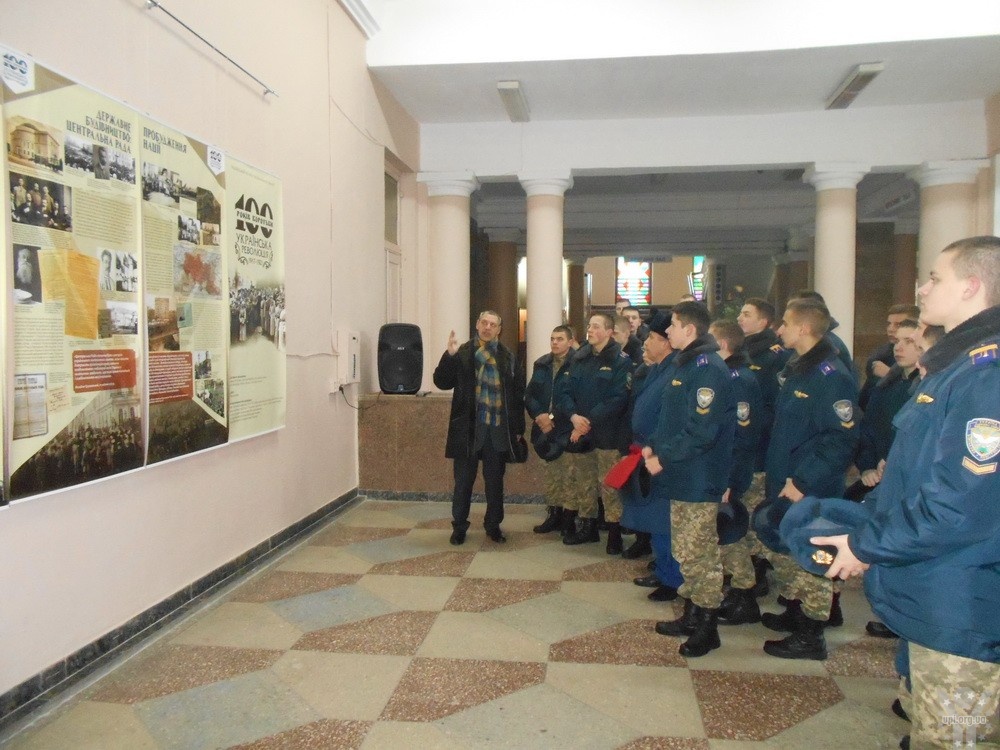 У Чернігові відкрили виставку до 100-річчю Української революції