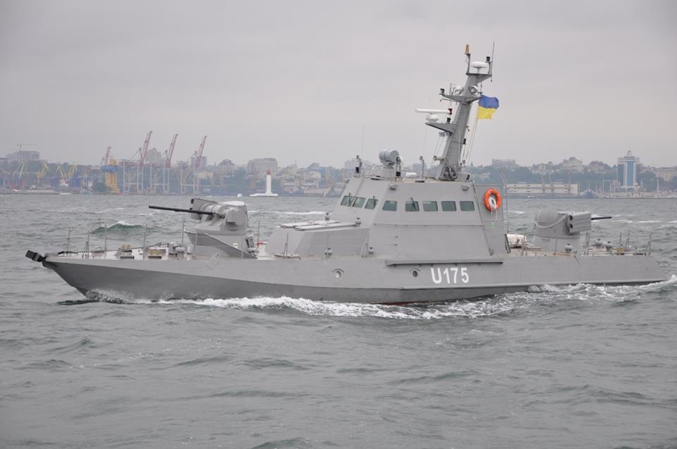 Росія захопила три корабля ВМС України, є поранені...
