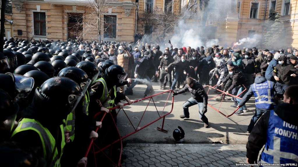 Винних у вуличному насиллі в Києві і Черкасах притягнуть до відповідальності – МВС
