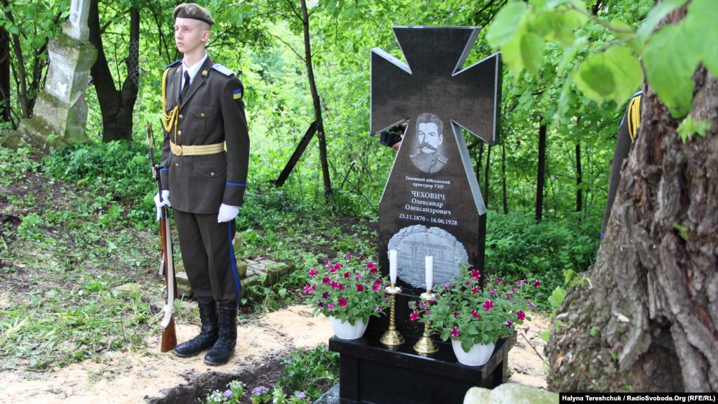 На місці знайденої могили головного військового прокурора УНР встановили пам’ятний хрест