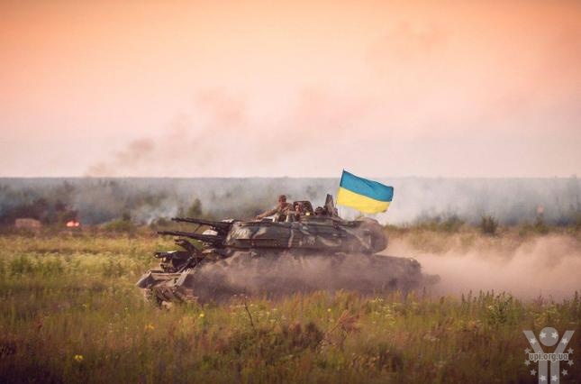 Українські танкісти відточують майстерність на полігонах Донбасу