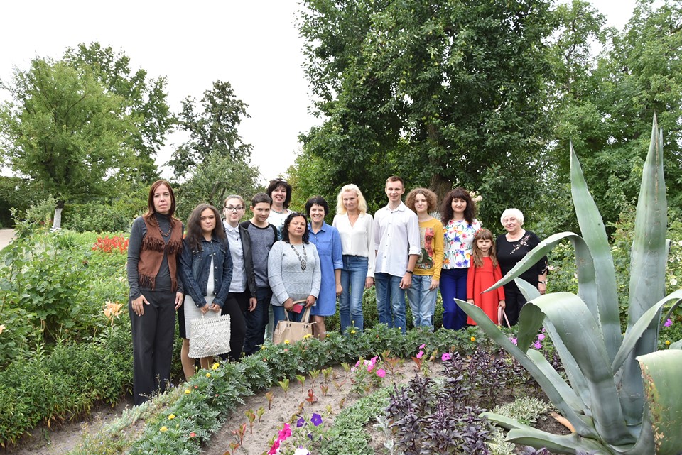 Чернігівська літературна школа «Цвіт папороті» вручила сертифікати своїм першим випускникам
