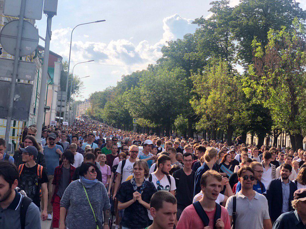 У Москві масові акції протесту, поліція жорстоко затримує їх учасників