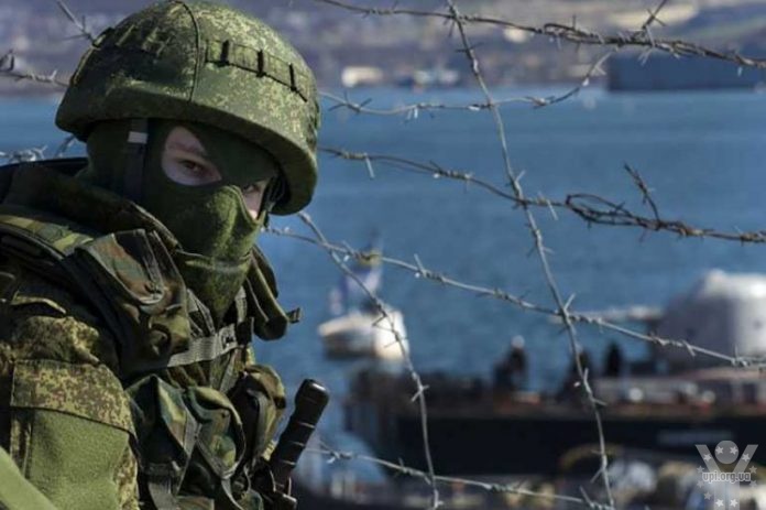 В окупованому Криму військові відбирають у місцевих жителів приватну власність