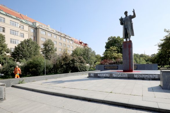 У Празі облили фарбою пам’ятник радянському маршалу Конєву