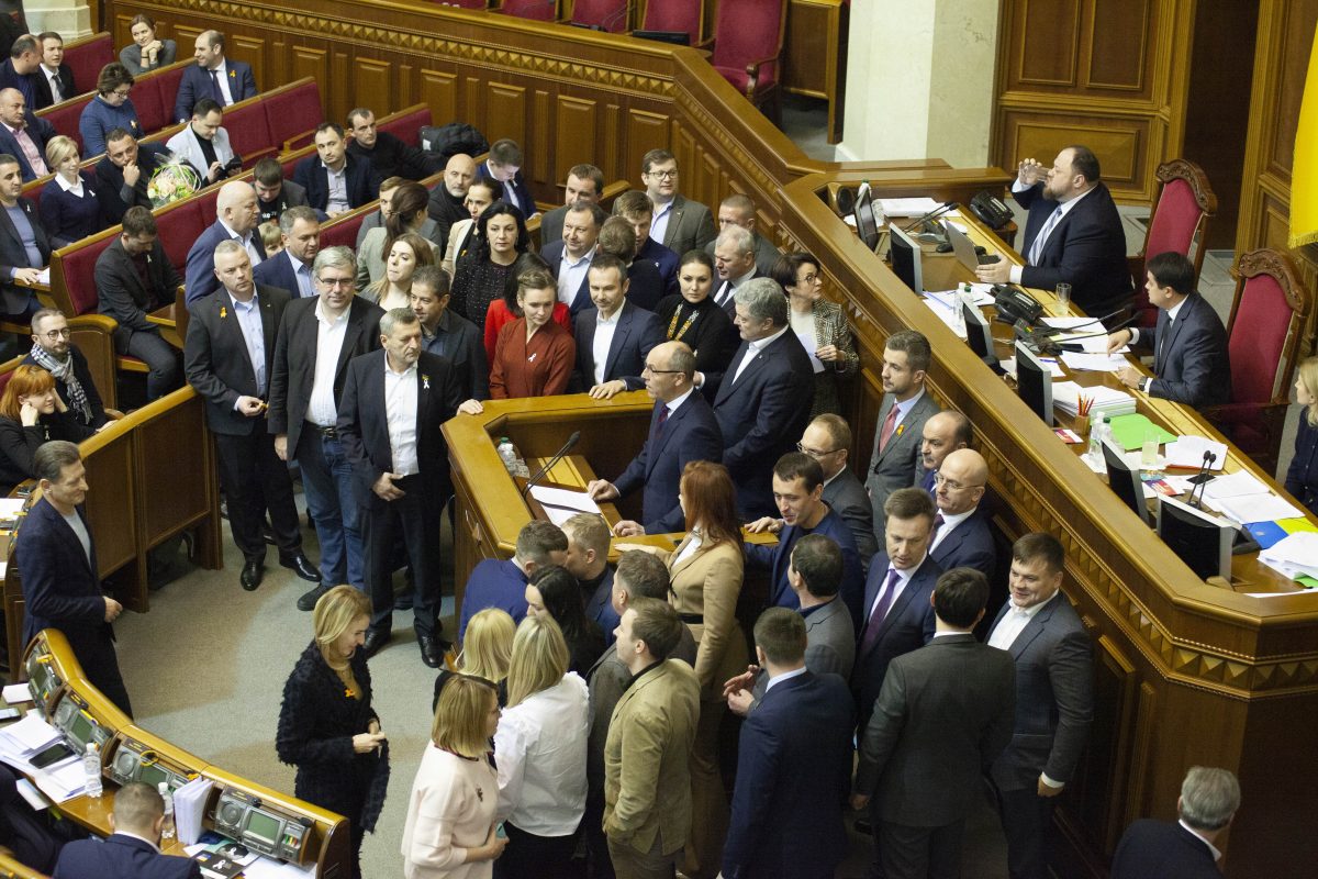 Три парламентські фракції закликають українців вийти 8 грудня на Майдан проти капітуляції