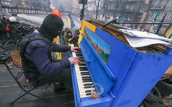 Легендарний Піаніст Майдану Богдан Дніпров тяжко хворий і потребує допомоги