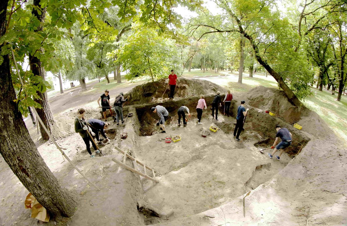 Виставка «Археологічні скарби Чернігова». Анонс