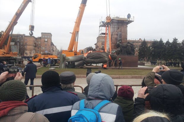 Карантин? На Одещині відновили пам'ятник радянському вождю Леніну