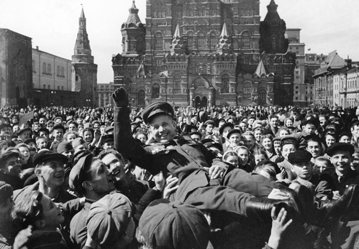 «Побєдобєсіє». 9 травня 1945 року: новина про перемогу над нацизмом нарешті дісталася СРСР