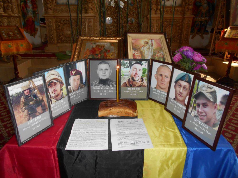 За загиблих у липні Захисників України помолилися у Чернігові