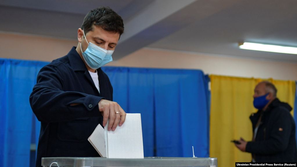 Кінець казки Зеленського: іноземні оглядачі коментують українські місцеві вибори