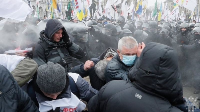 SaveФОП. На Майдані сутички, газ і спроби поставити намети. Пряма трансляція з місця подій